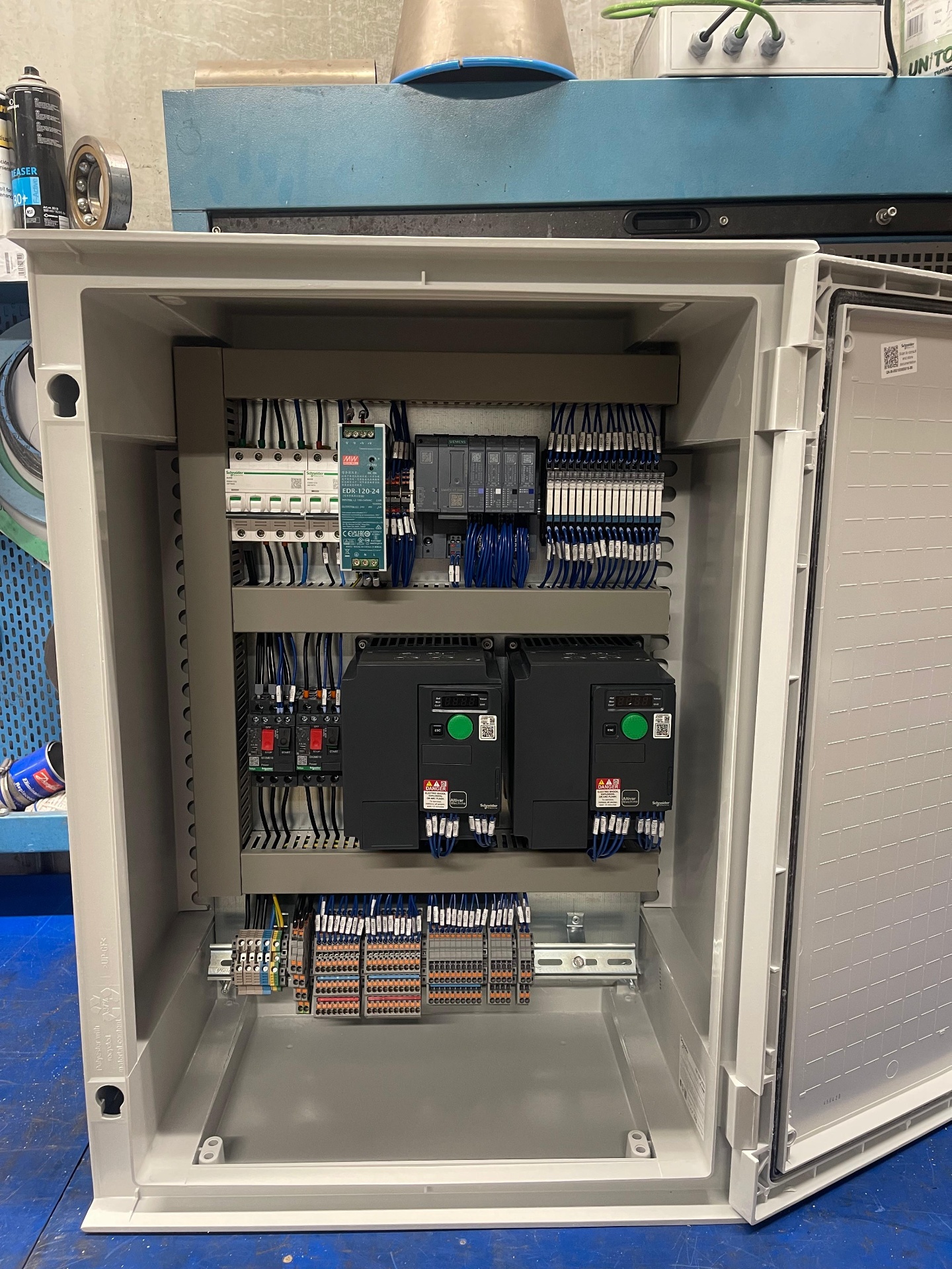 Cuadro eléctrico de control con variadores Schneider